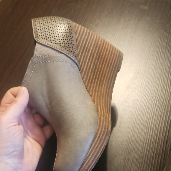 Dr. Scholl's Stylish Tan Ankle Booties - Picture 7 of 9